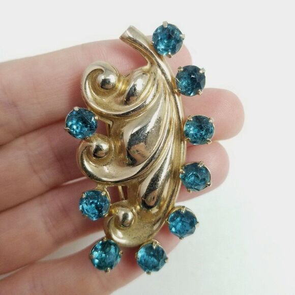 Vintage Barclay Blue Rhinestone and Gold Tone Fur Clip Brooch, 40s Style, Signed - Picture 1 of 8
